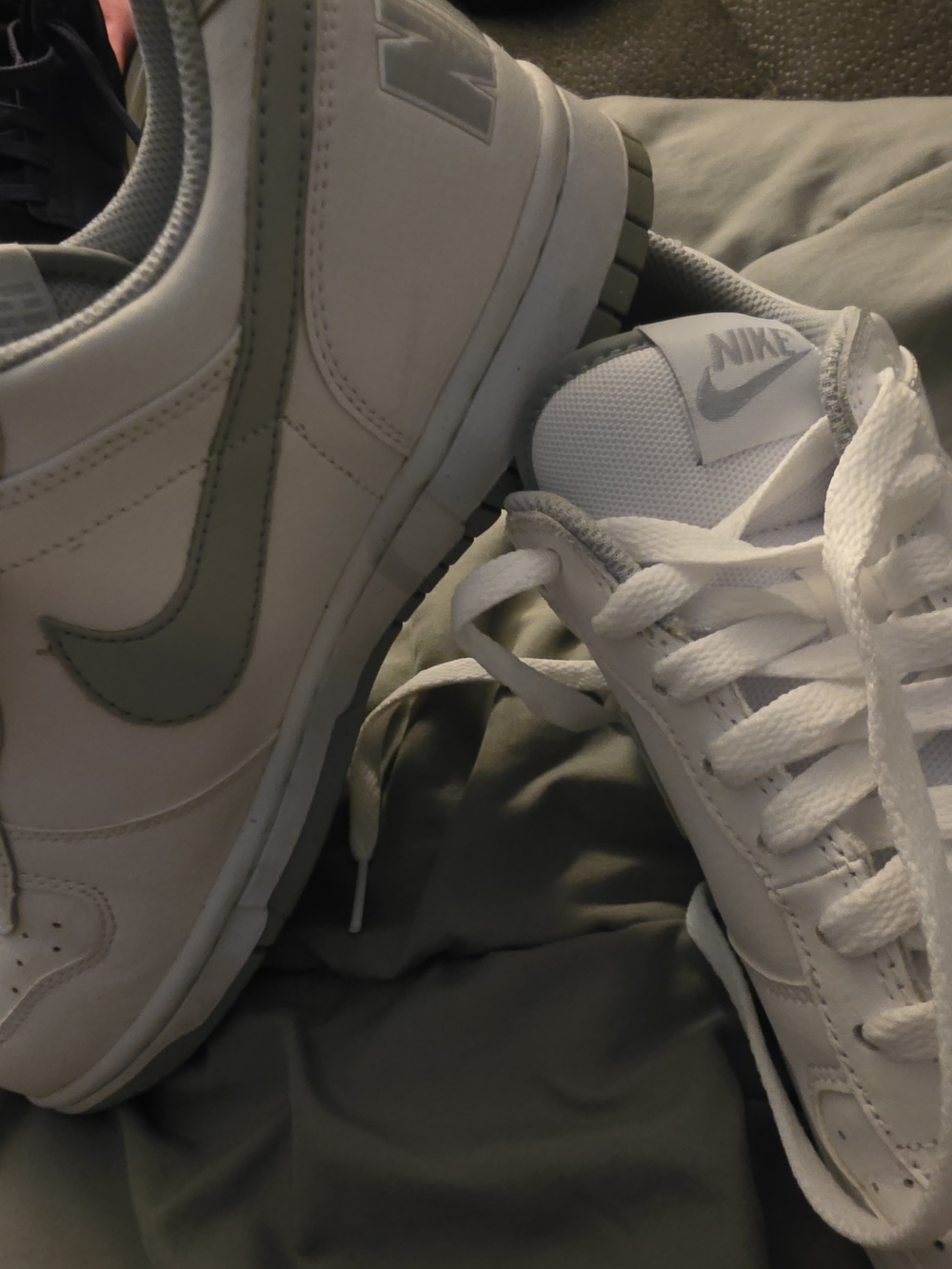 Nike Men’s White/Gray Casual Sneakers